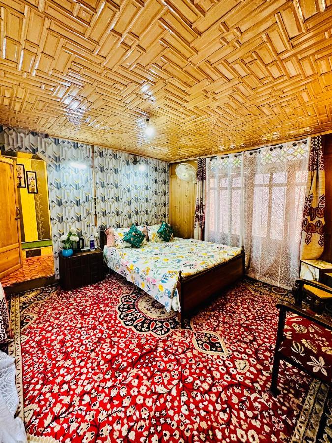 Bed and Breakfast Houseboat New Retreat Group à Srīnagar Extérieur photo