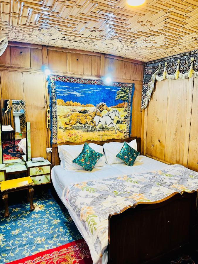 Bed and Breakfast Houseboat New Retreat Group à Srīnagar Extérieur photo