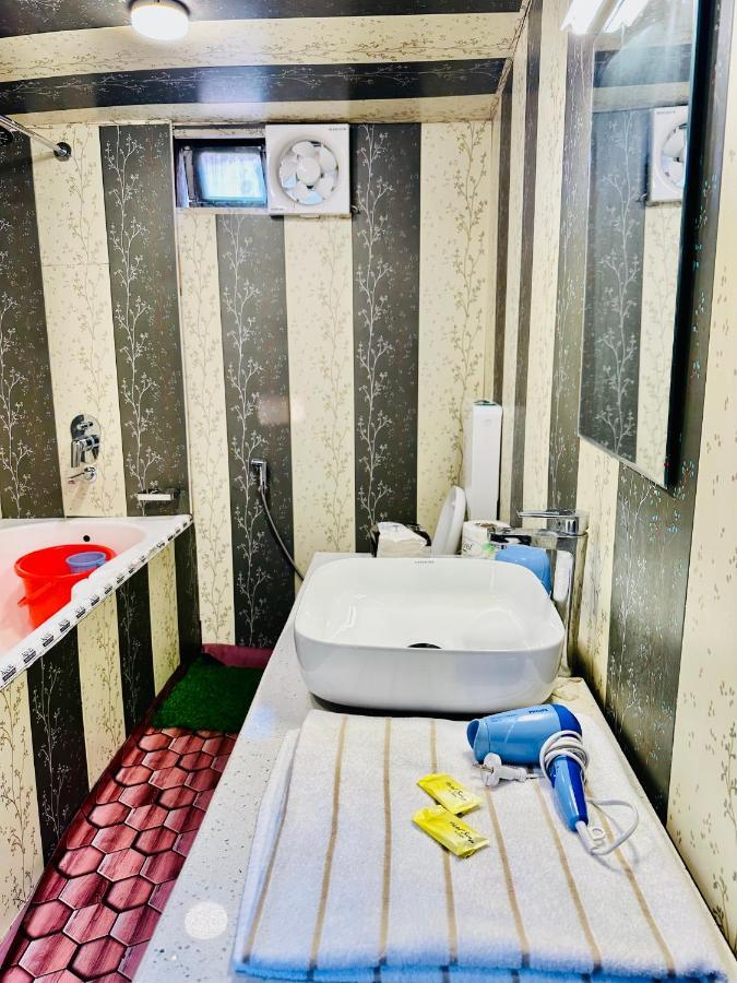 Bed and Breakfast Houseboat New Retreat Group à Srīnagar Extérieur photo